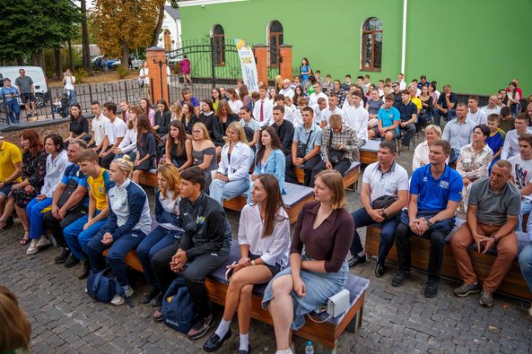 Новини Житомира - фото з З нагоди Дня фізичної культури і спорту молодим та перспективним спортсменам міста вручили стипендії міського голови