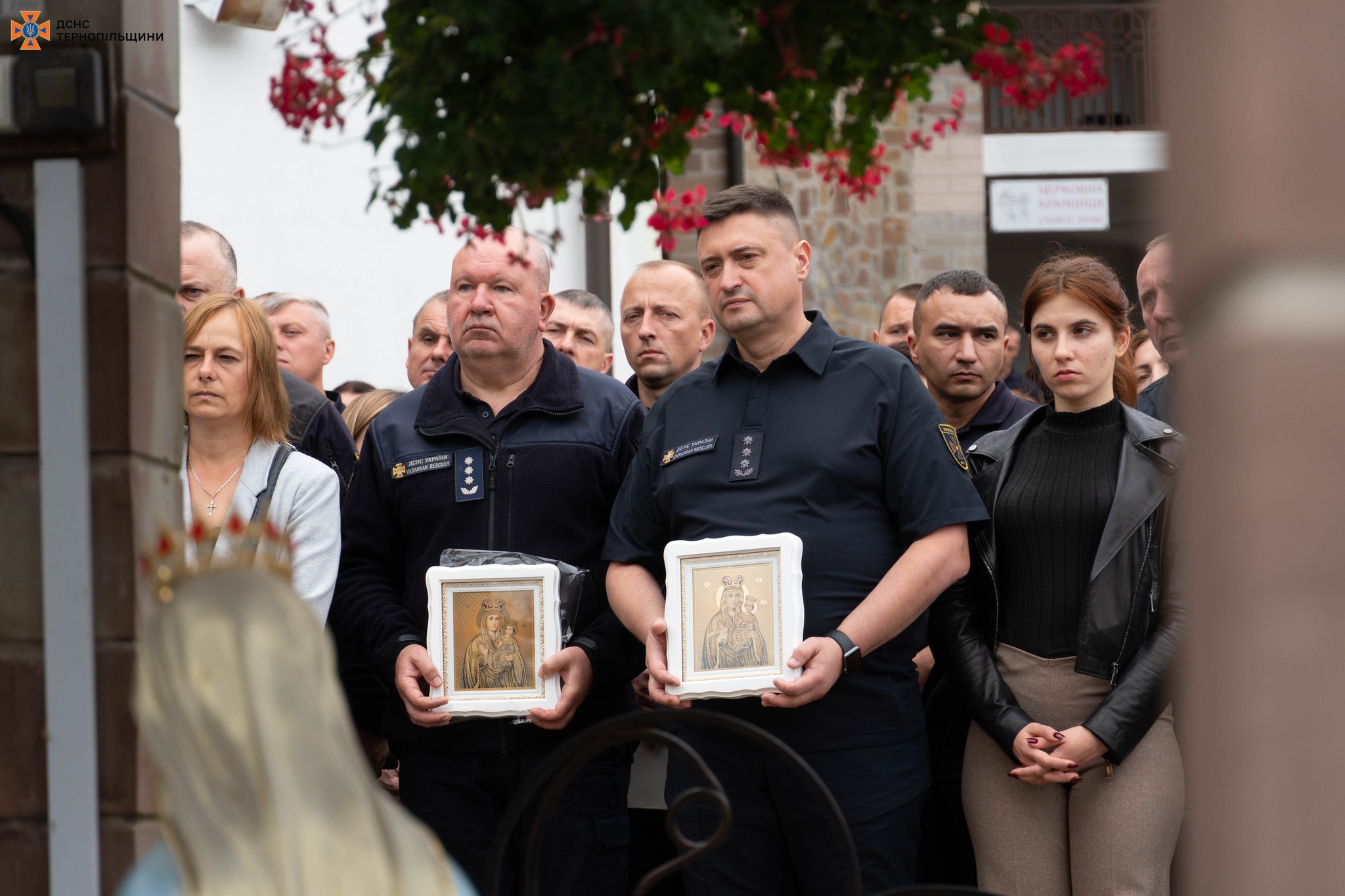 На зображенні може бути: 6 людей та текст