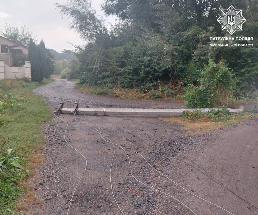 Новини Хмельницького - фото з У Хмельницькому п'яний водій зніс електроопору і втік з місця ДТП