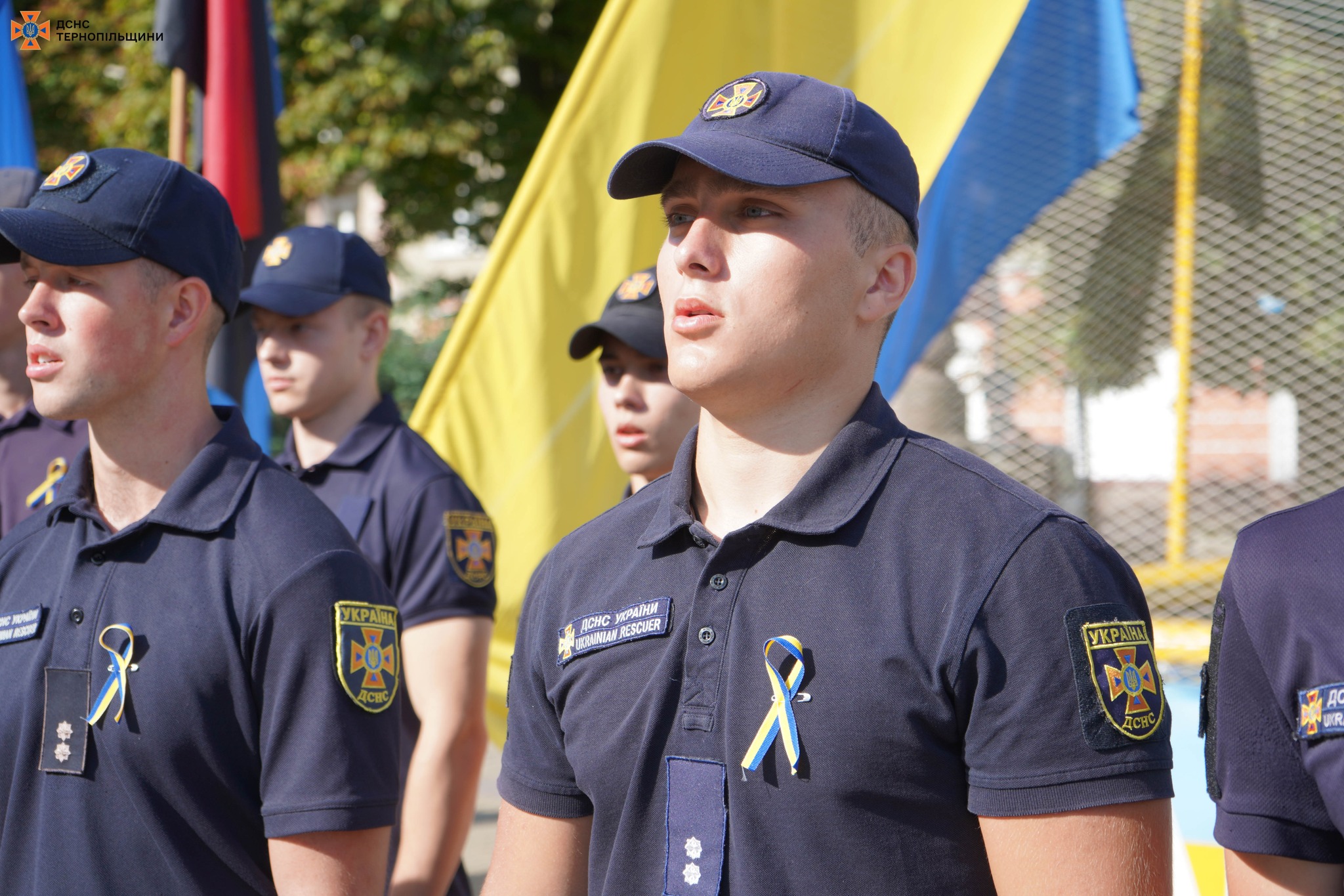 Новини Тернополя - фото з Ті, хто перемагають вогонь: показуємо обличчя тернопільських рятувальників у їх професійне свято На зображенні може бути: 4 людини та текст