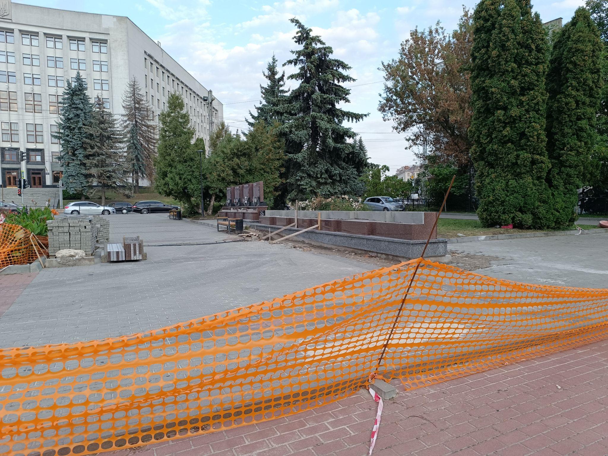 Новини Тернополя - фото з У Тернополі розширюють стелу загиблим воїнам за понад 2 млн гривень: що вже зробили