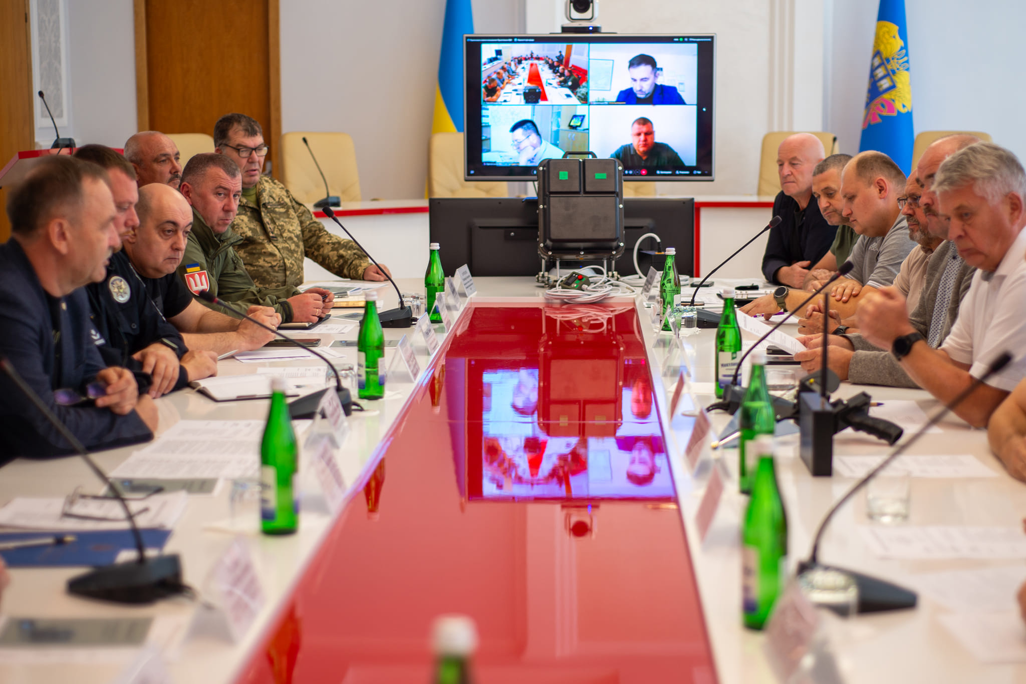На зображенні може бути: 7 людей