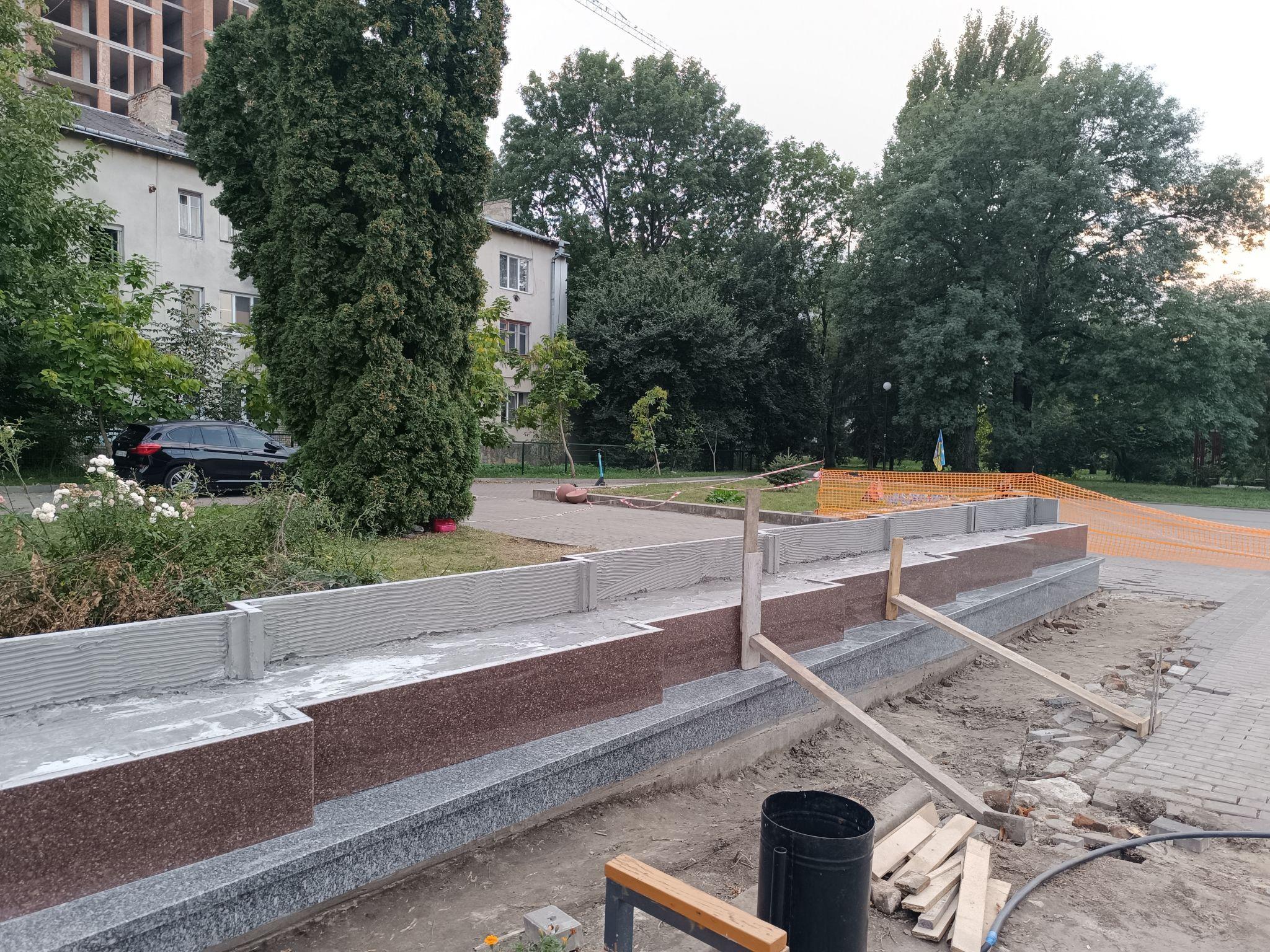 Новини Тернополя - фото з У Тернополі розширюють стелу загиблим воїнам за понад 2 млн гривень: що вже зробили