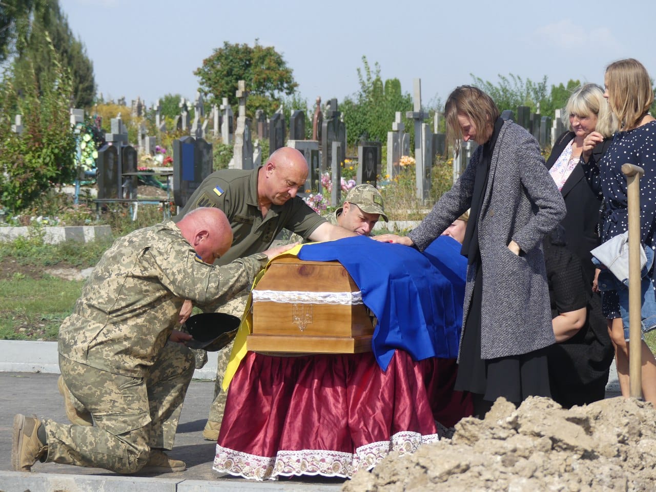Новини Хмельницького - фото з У Кам'янці прощалися з Героєм Сергієм Ратушняком
