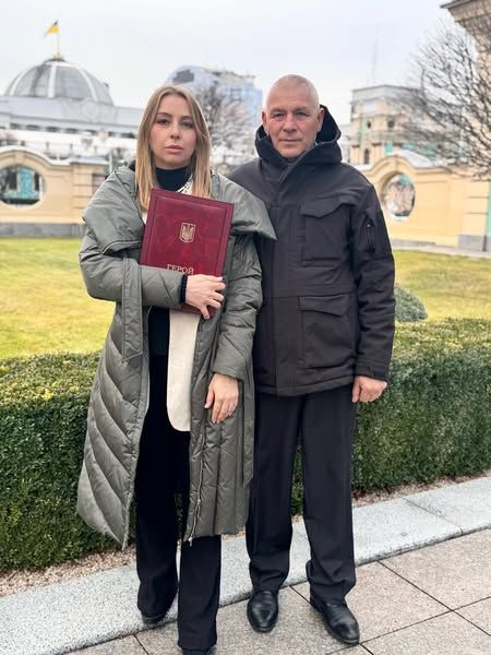 Новини Тернополя - фото з Рідним полеглого Героя України з Тернополя Зеленський вручив орден «Золота Зірка»