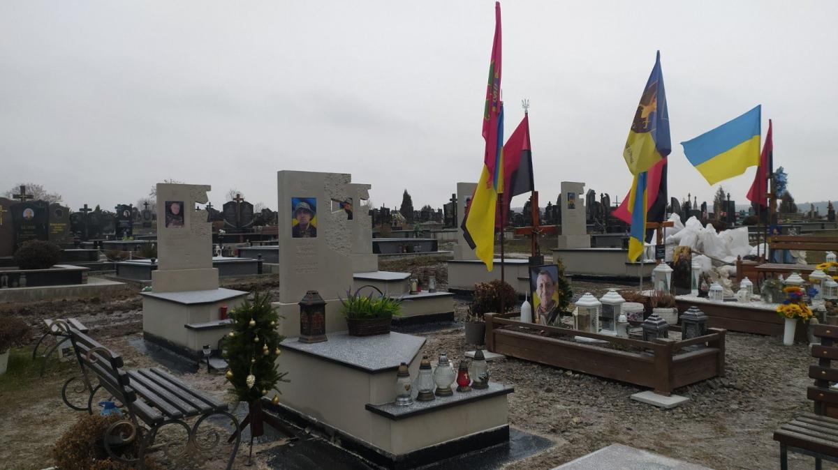 Новини Тернополя - фото з У Бережанах встановлюють пам'ятники загиблим Героям