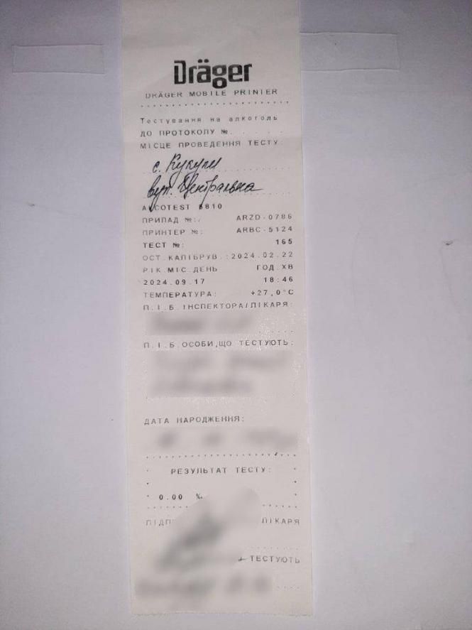 Новини Вінниці - фото з У селі Кукули вантажівка «залетіла» на хату та зруйнувала її. Поліція криміналу не бачить