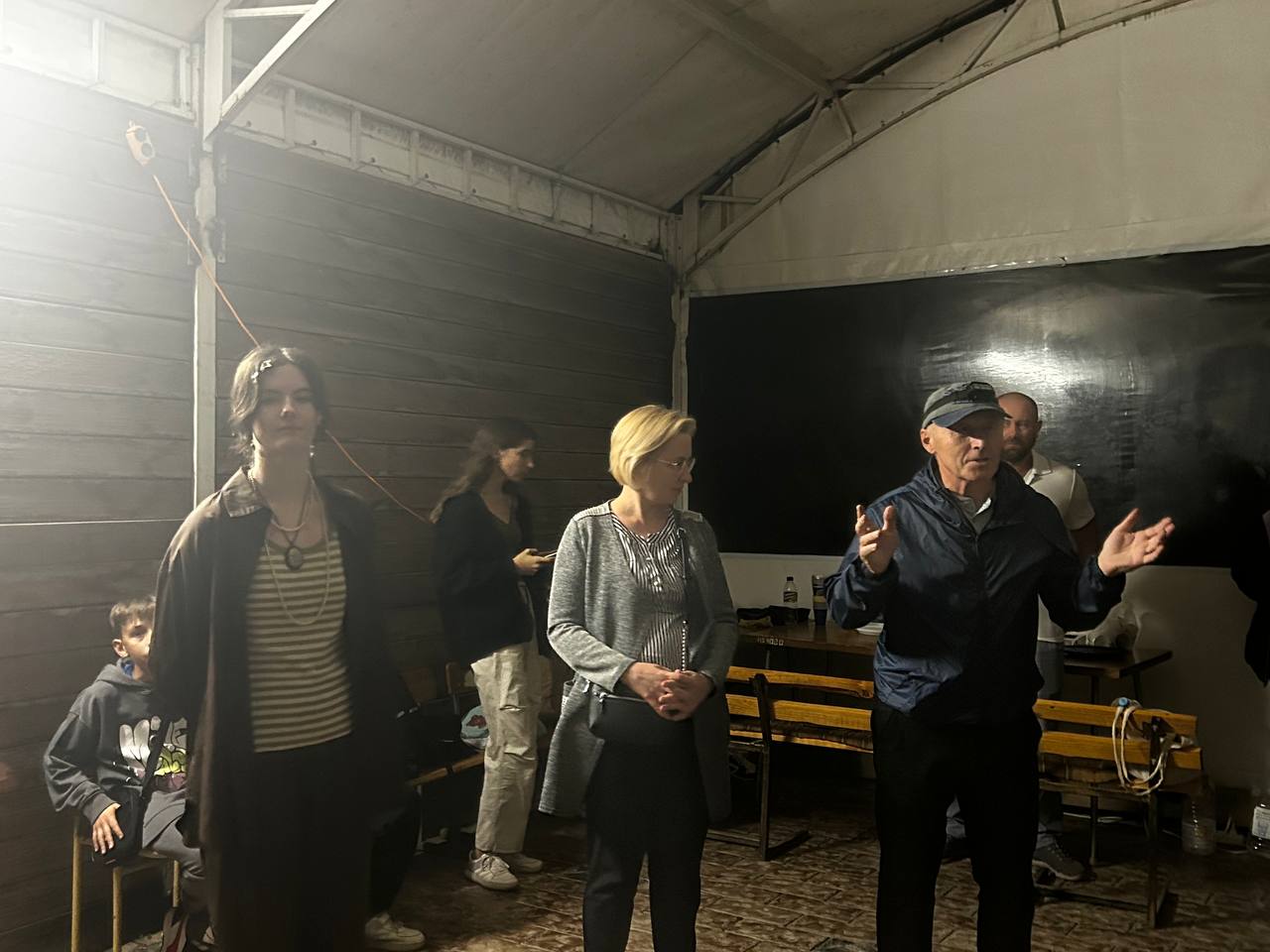 На зображенні може бути: 5 людей, кларнет та освітлення