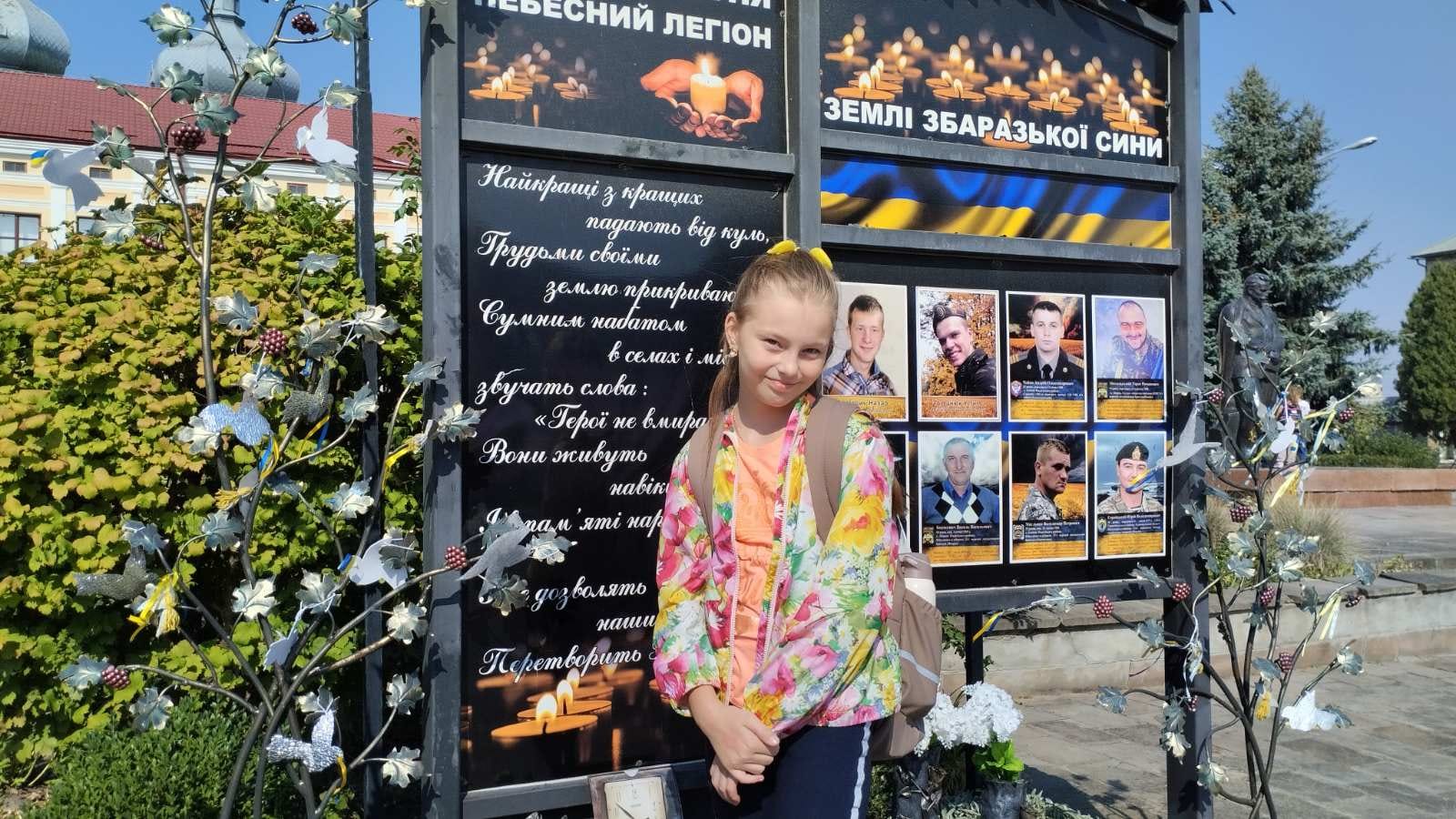 На зображенні може бути: 2 людини та текст