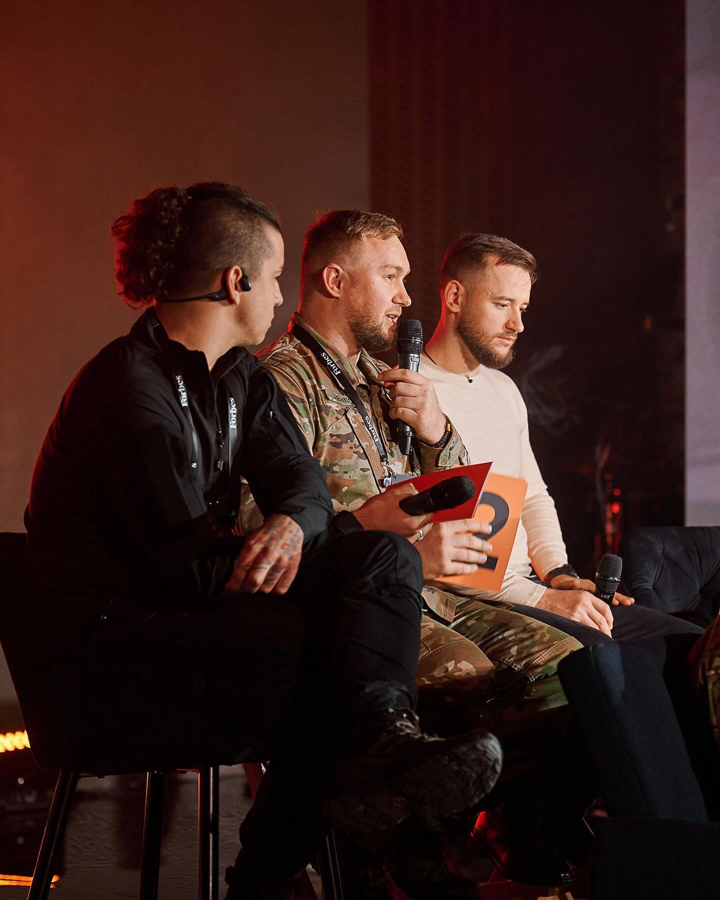 Новини Тернополя - фото з Командир батальйону «Азов», друг «Лемко» з Тернопільщини увійшов до списку лідерів майбутнього Forbes На зображенні може бути: 2 людини, борода та текст