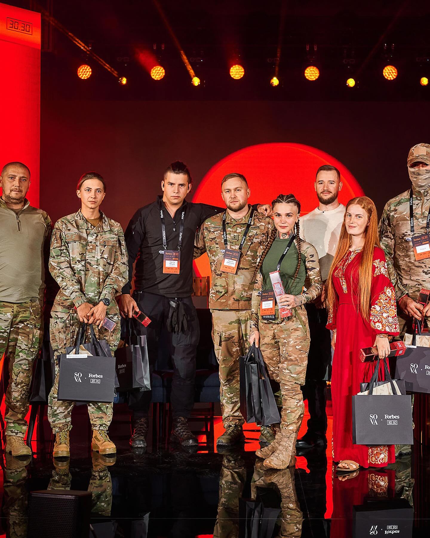 Новини Тернополя - фото з Командир батальйону «Азов», друг «Лемко» з Тернопільщини увійшов до списку лідерів майбутнього Forbes На зображенні може бути: 6 людей та текст