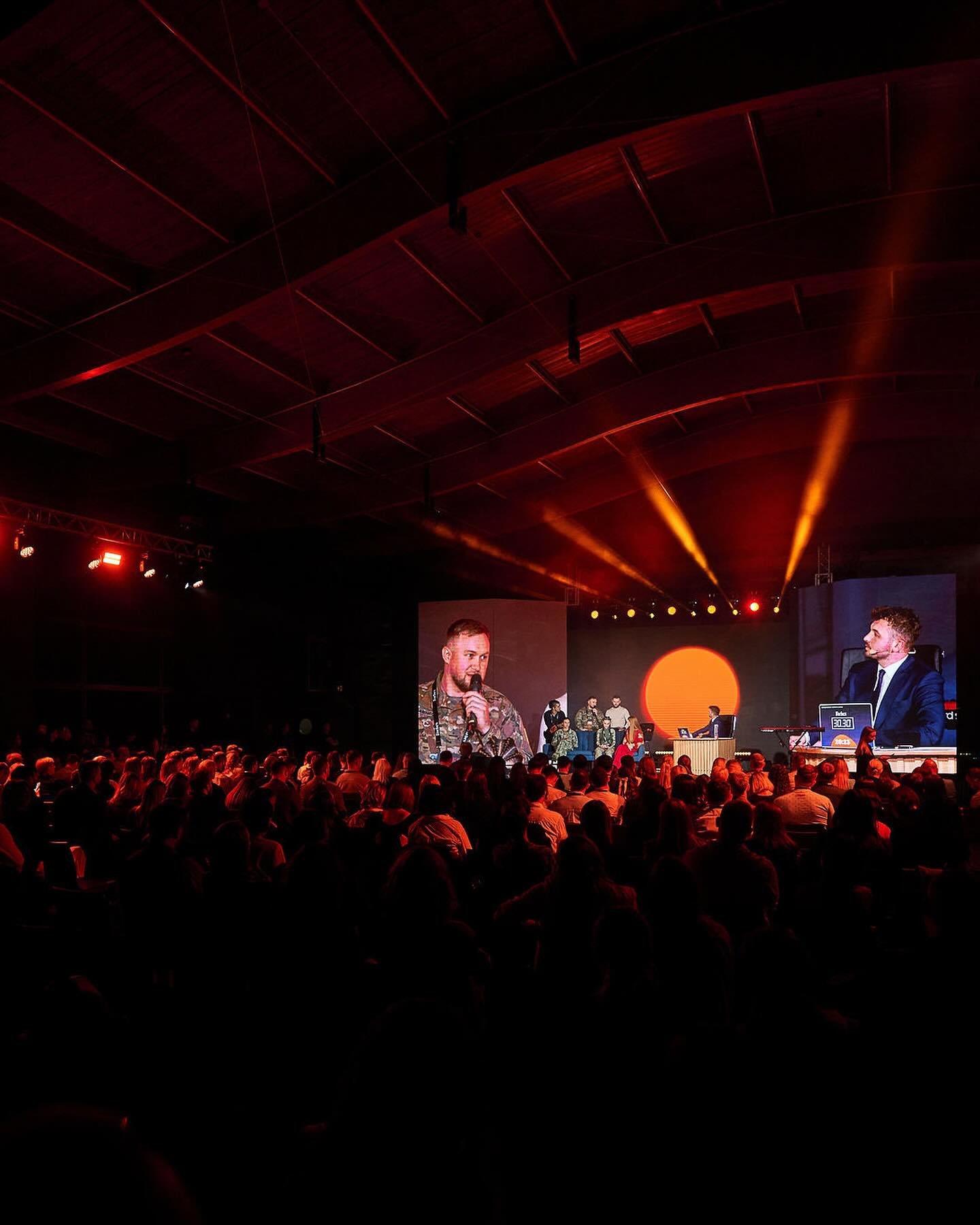 Новини Тернополя - фото з Командир батальйону «Азов», друг «Лемко» з Тернопільщини увійшов до списку лідерів майбутнього Forbes На зображенні може бути: 2 людини та натовп