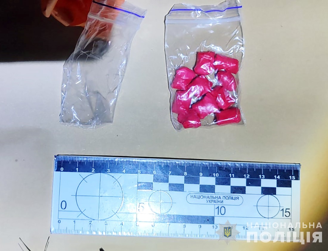 Новини Житомира - фото з У Бердичеві поліцейські затримали 17-річного дилера психотропів у бердичеві поліцейські затримали 17-річного дилера психотропів