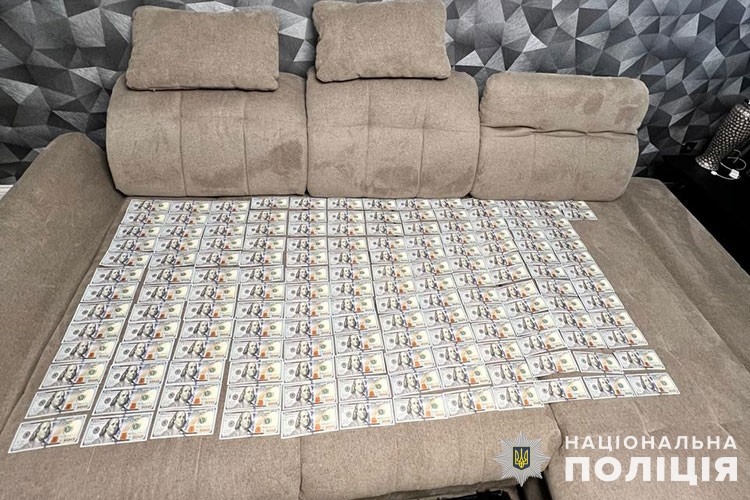Новини Тернополя - фото з Заробили мільйони на чоловіках, які хотіли виїхати за кордон: подробиці гучного затримання в Тернополі тернопільські поліцейські ліквідували міжрегіональну злочинну групу, яка незаконно переправляла військовозобов’язаних через кордон