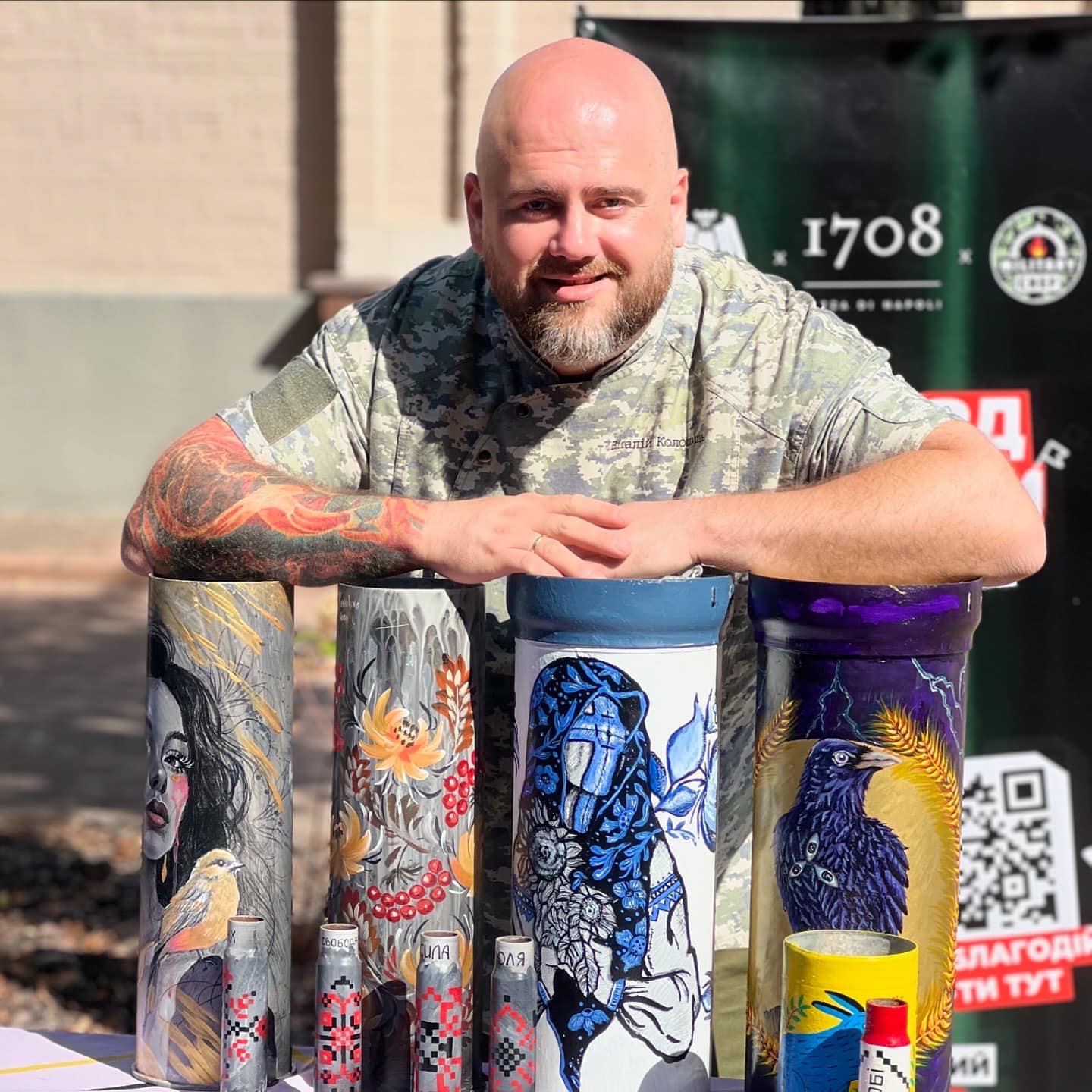 На зображенні може бути: 1 особа, запальничка та текст