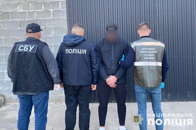 Новини Тернополя - фото з Заробили мільйони на чоловіках, які хотіли виїхати за кордон: подробиці гучного затримання в Тернополі тернопільські поліцейські ліквідували міжрегіональну злочинну групу, яка незаконно переправляла військовозобов’язаних через кордон