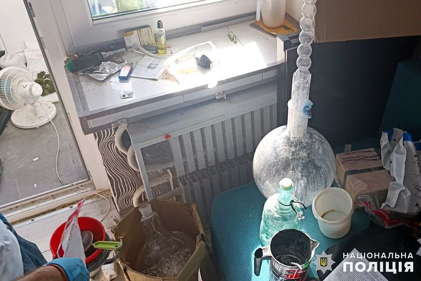 Новини Хмельницького - фото з На Хмельниччині затримали 42-річного чоловіка, який зберігав вдома амфетамін