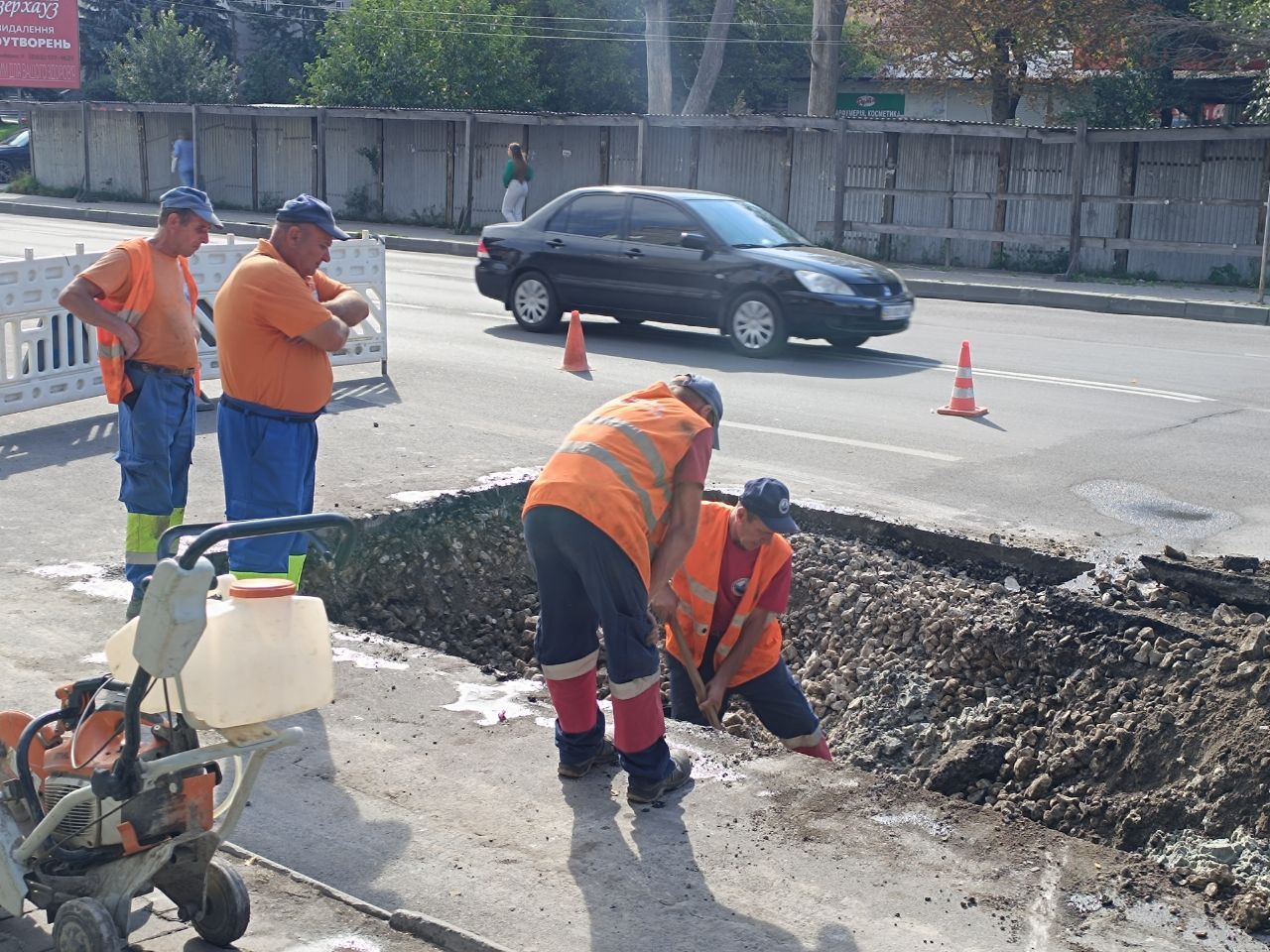 Новини Тернополя - фото з На Торговиці працівники водоканалу перекрили частину дороги: що мають роботи?
