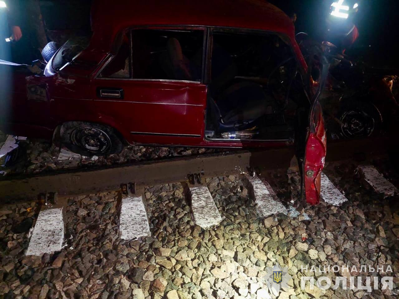 у хмільницькому районі п’яний водій проігнорував правила переїзду залізничних колій, внаслідок чого загинула 15-річна пасажирка легковика: поліцейські затримали керманича