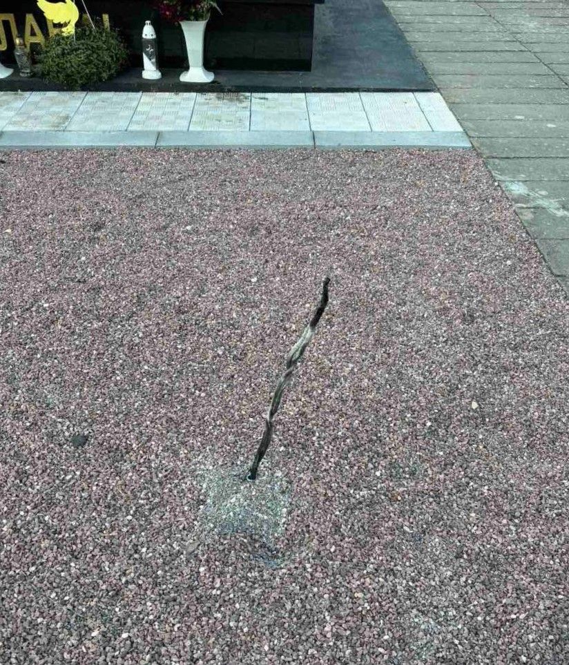 Новини Хмельницького - фото з У Дунаївцях невідомі викрали ліхтар та лампадки на Меморіалі Слави полеглих Захисників