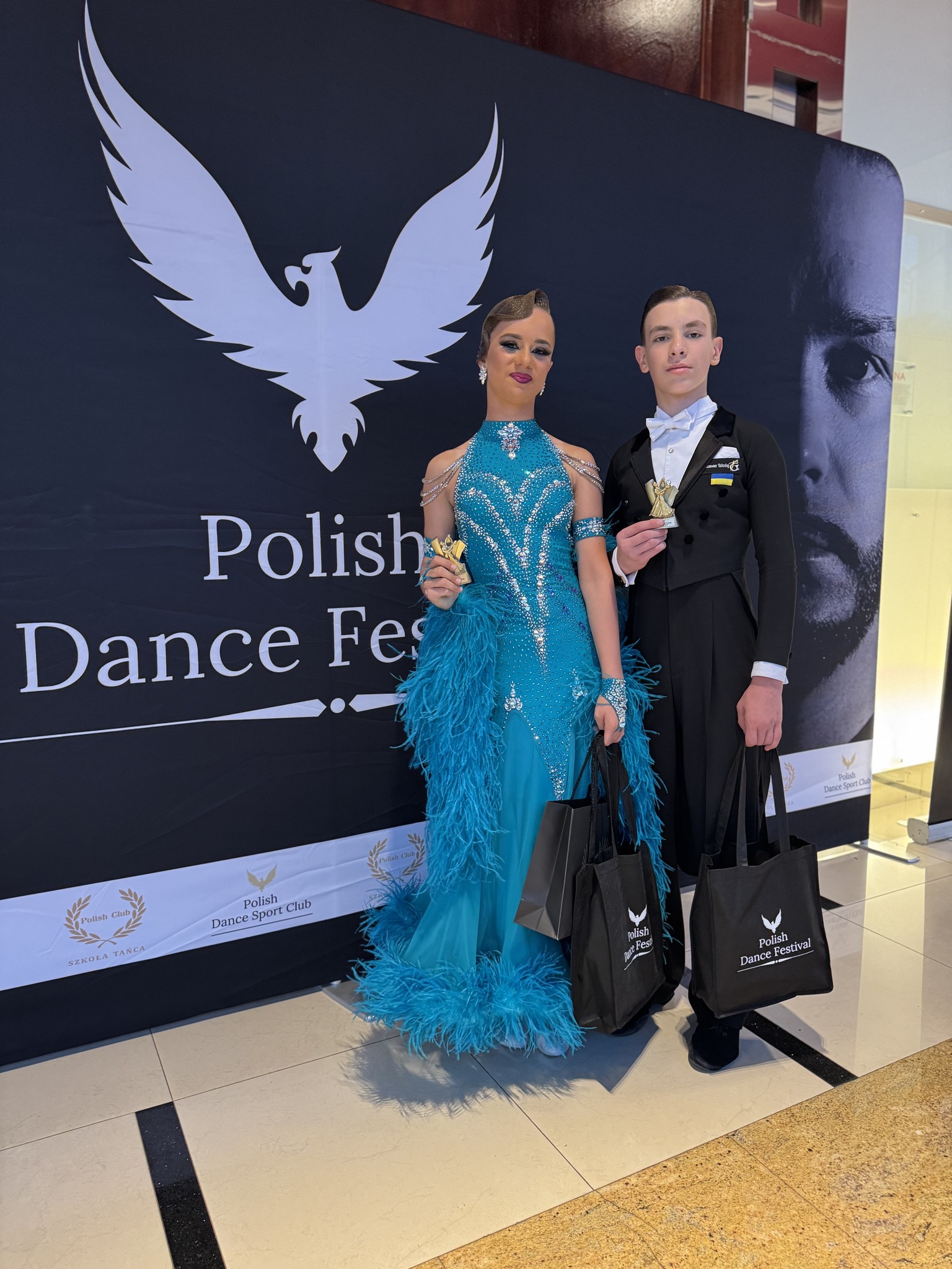 На зображенні може бути: 2 людини та текст