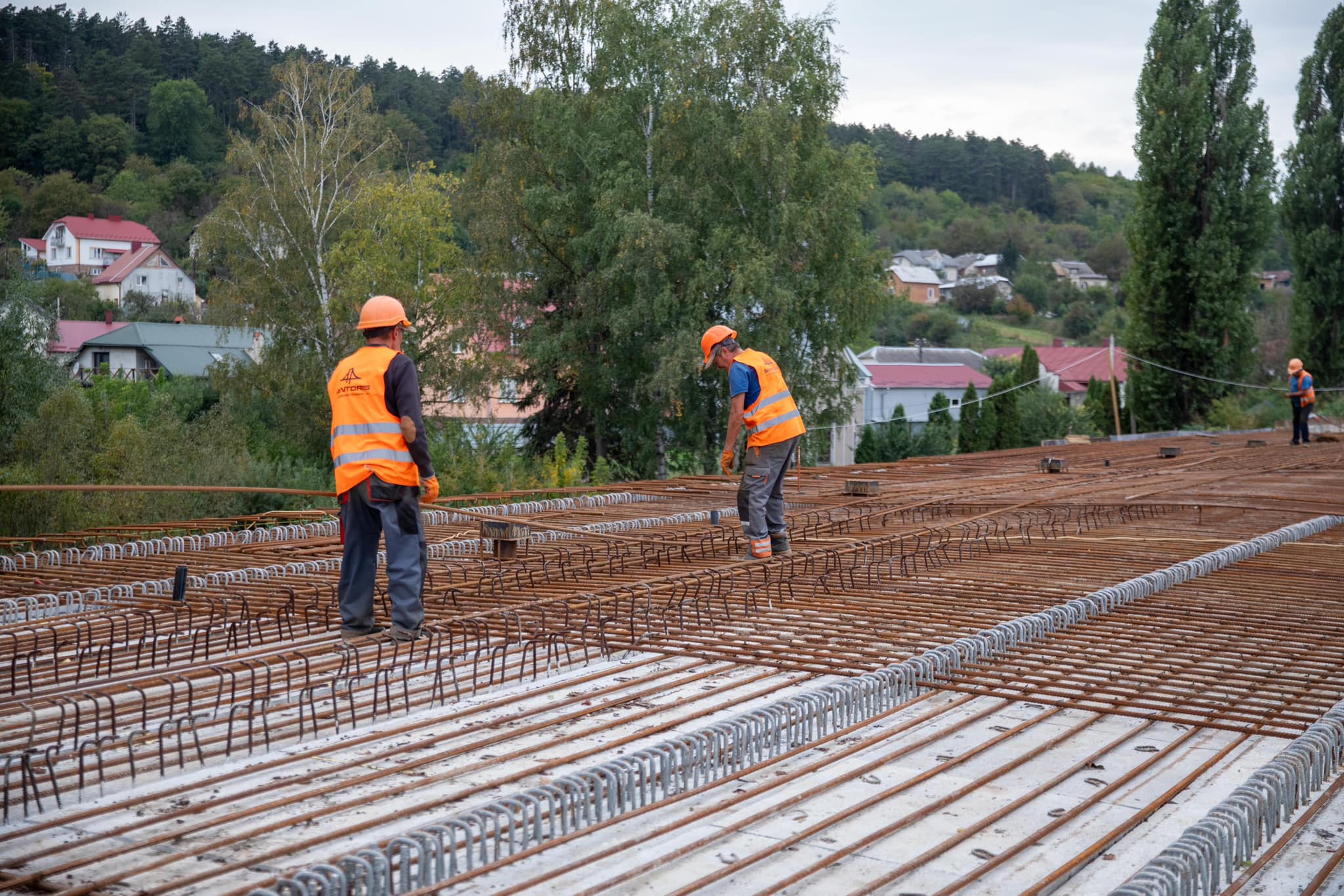 Новини Тернополя - фото з Коли планують відкрити міст у Теребовлі На зображенні може бути: 3 людини