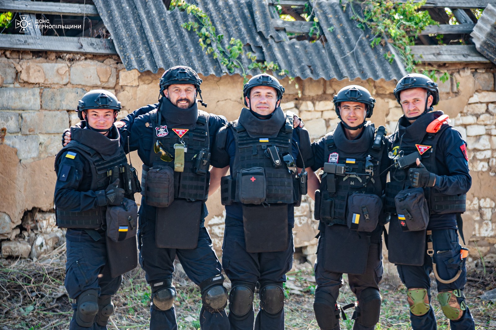 На зображенні може бути: 5 людей та текст