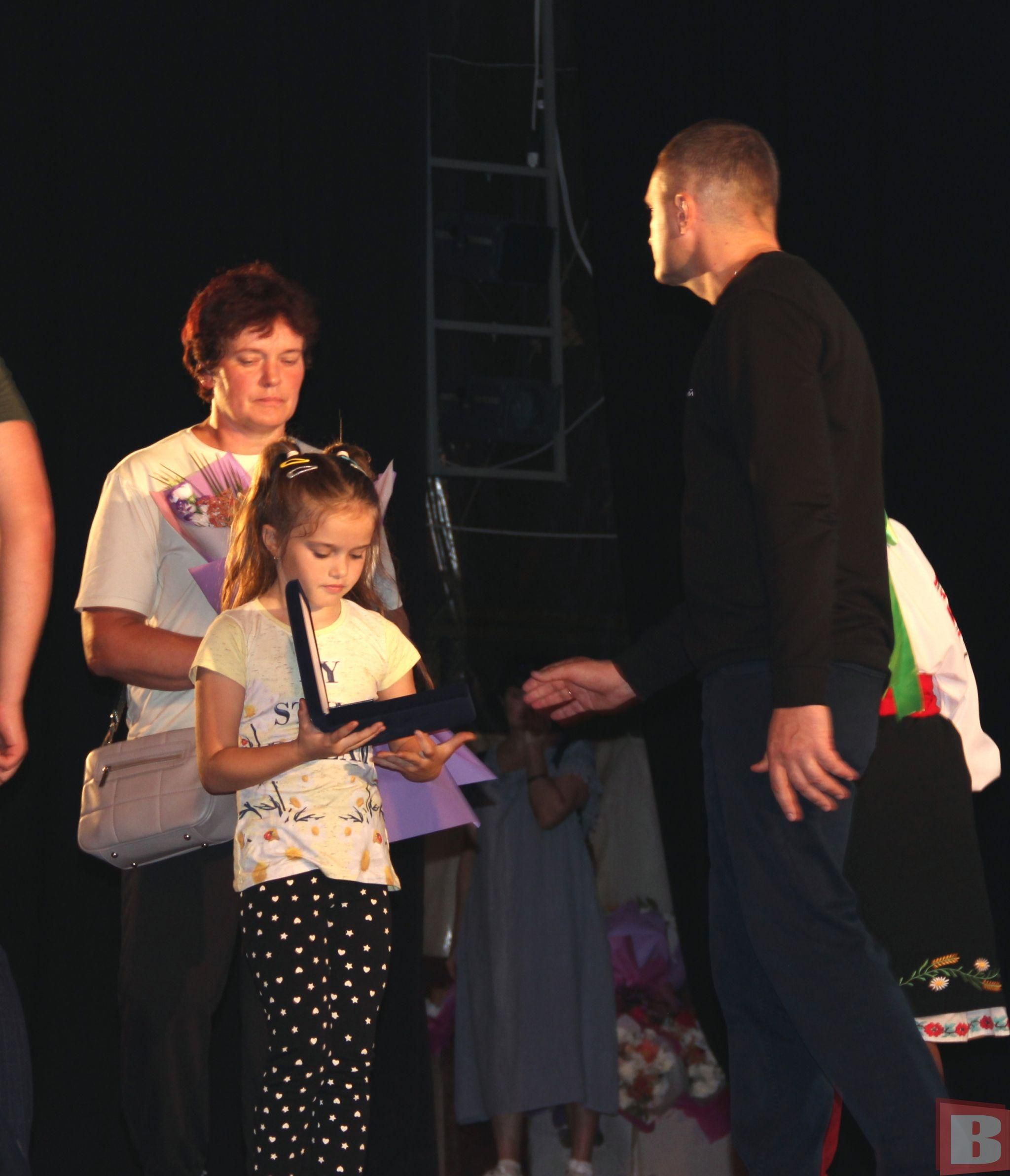 Новини Хмельницького - фото з «Почесний громадянин»: рідним загиблих воїнів вручили відзнаки (РЕПОРТАЖ)