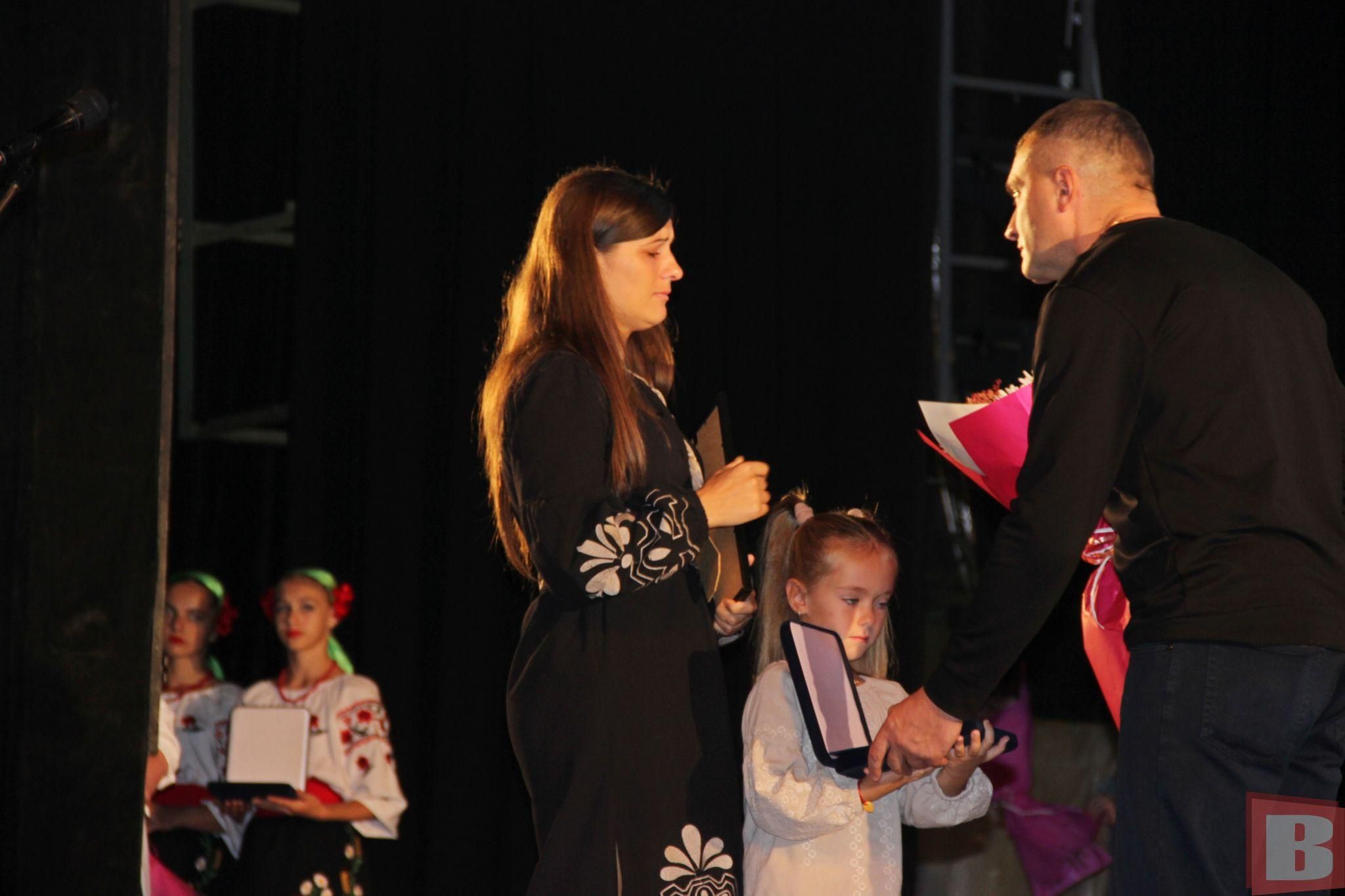 Новини Хмельницького - фото з «Почесний громадянин»: рідним загиблих воїнів вручили відзнаки (РЕПОРТАЖ)