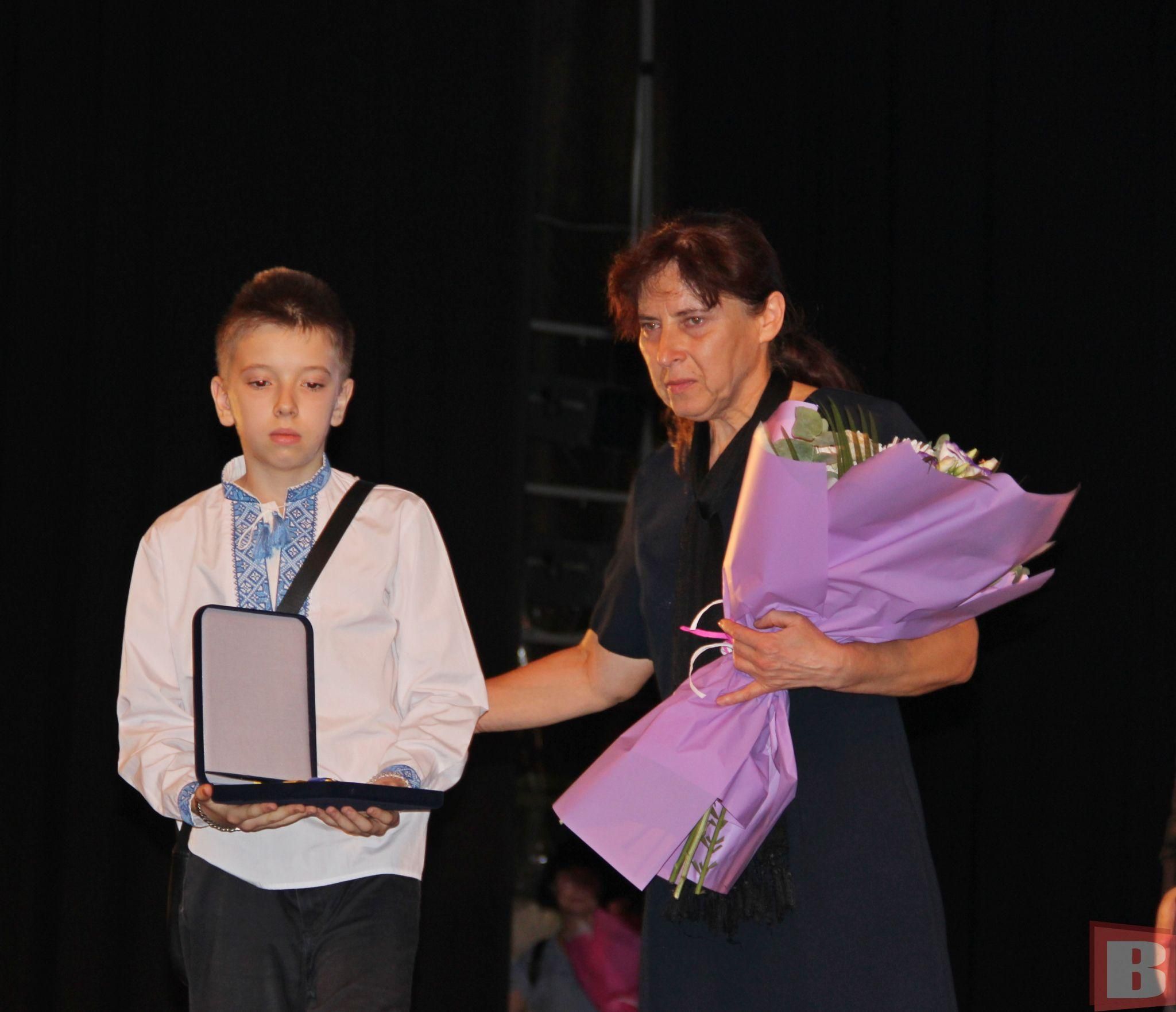 Новини Хмельницького - фото з «Почесний громадянин»: рідним загиблих воїнів вручили відзнаки (РЕПОРТАЖ)