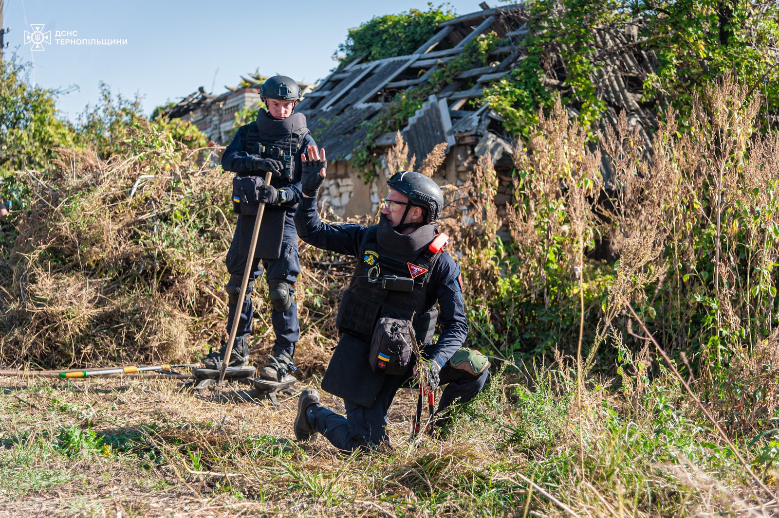 На зображенні може бути: 2 людини та текст