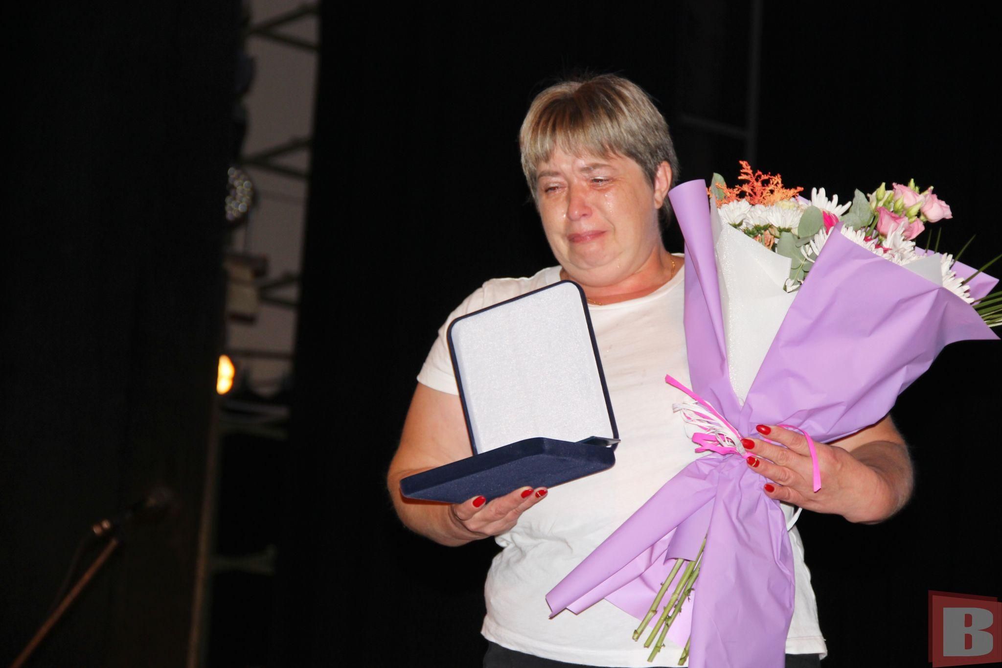 Новини Хмельницького - фото з «Почесний громадянин»: рідним загиблих воїнів вручили відзнаки (РЕПОРТАЖ)