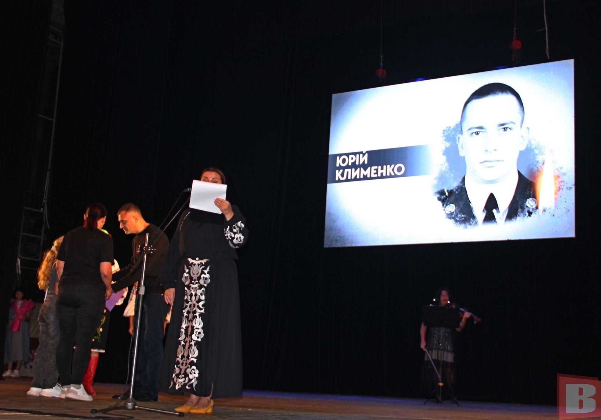 Новини Хмельницького - фото з «Почесний громадянин»: рідним загиблих воїнів вручили відзнаки (РЕПОРТАЖ)