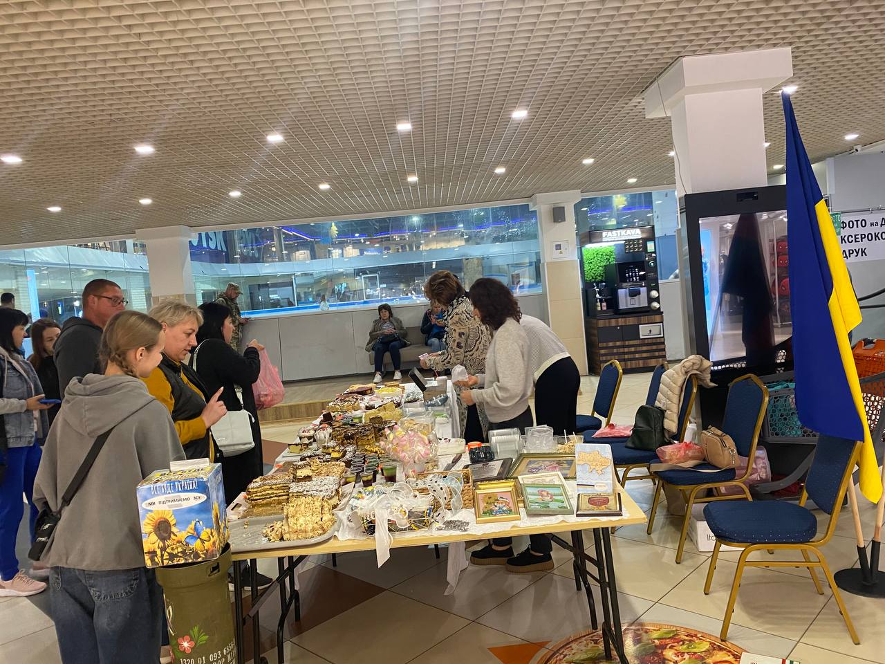 Новини Тернополя - фото з Збирають гроші на авто для військових: у Тернополі організували благодійний ярмарок