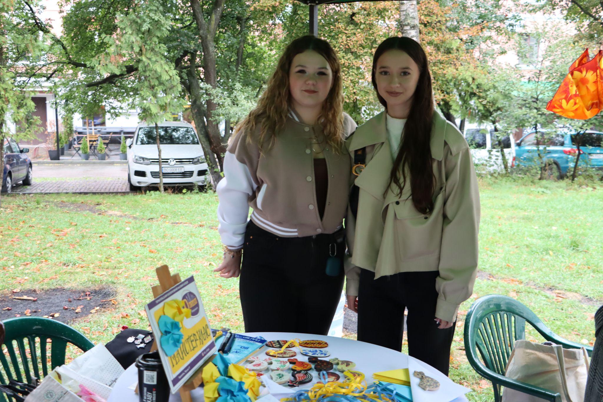 Новини Тернополя - фото з Матері полеглих Героїв організували благодійний ярмарок на підтримку ЗСУ