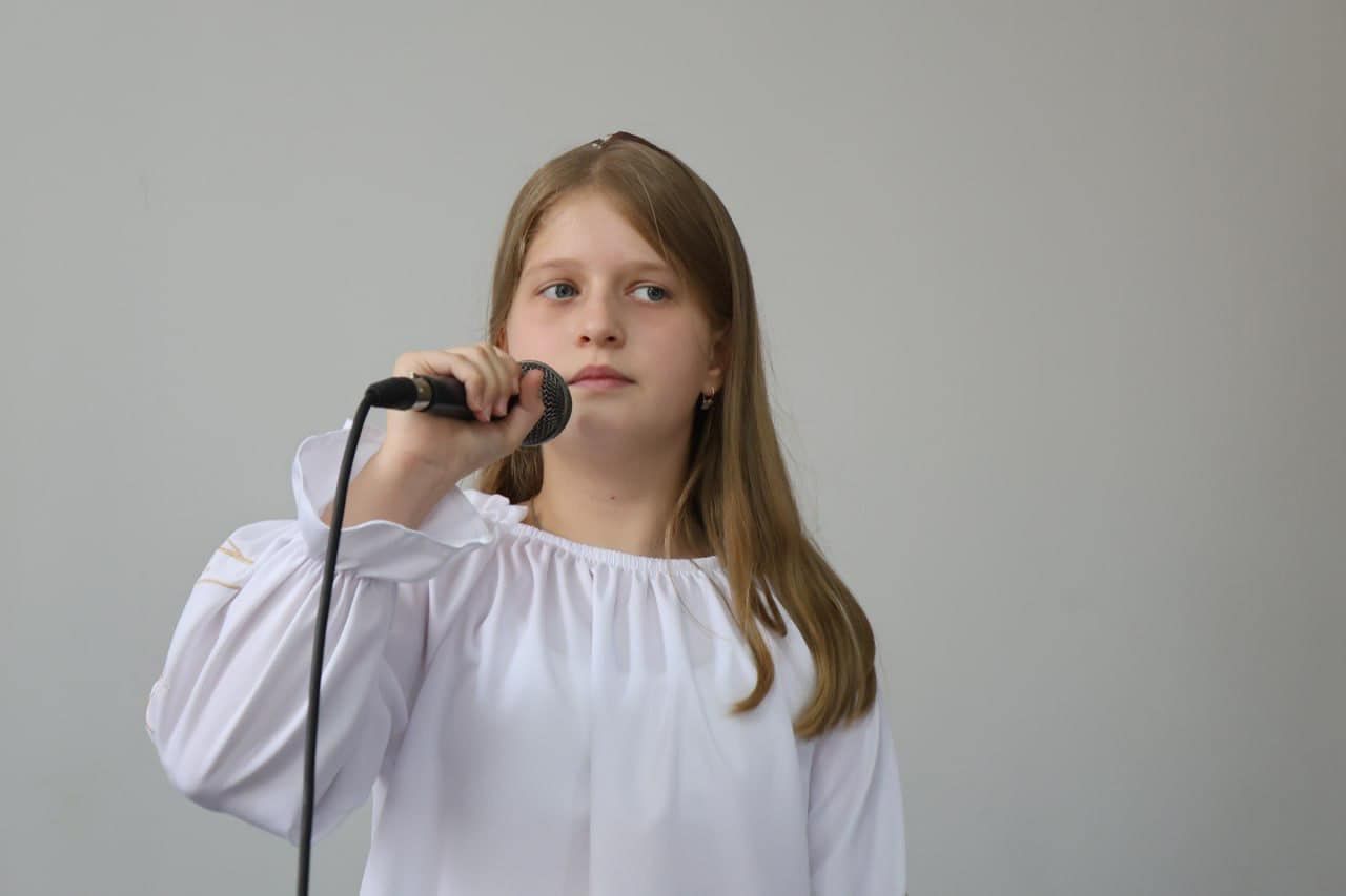 Новини Козятина - фото з Козятинський ліцей №1 отримав новий інвентар від свого випускника Миколи Філонова (Пресслужба БФ)