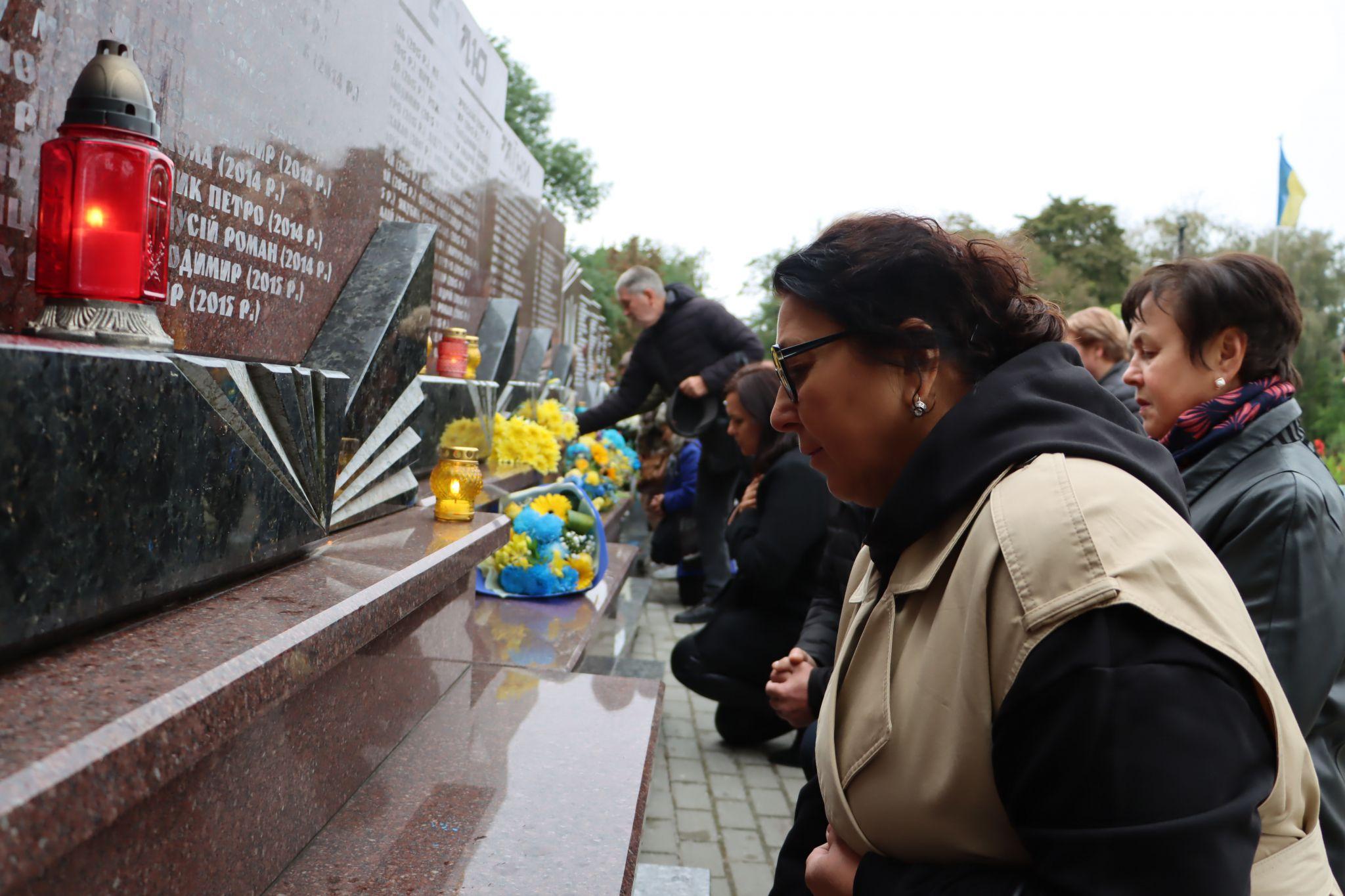 Новини Тернополя - фото з Відкрили стелу з іменами полеглих за Україну Героїв у Тернополі: як усе відбувалося
