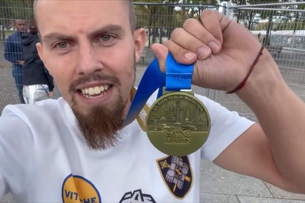 Новини Козятина - фото з Наш земляк, ветеран війни Роман Кашпур на протезі пробіг марафон у Берліні