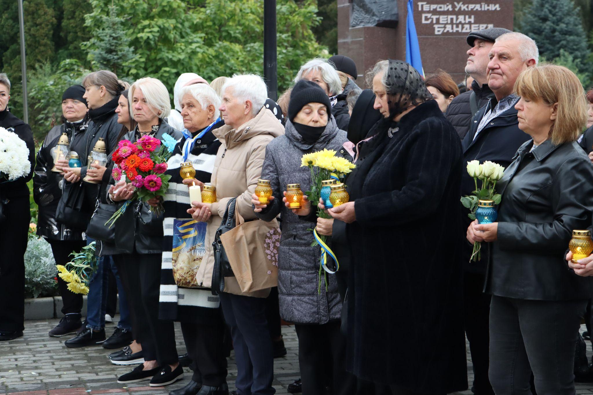 Новини Тернополя - фото з Відкрили стелу з іменами полеглих за Україну Героїв у Тернополі: як усе відбувалося