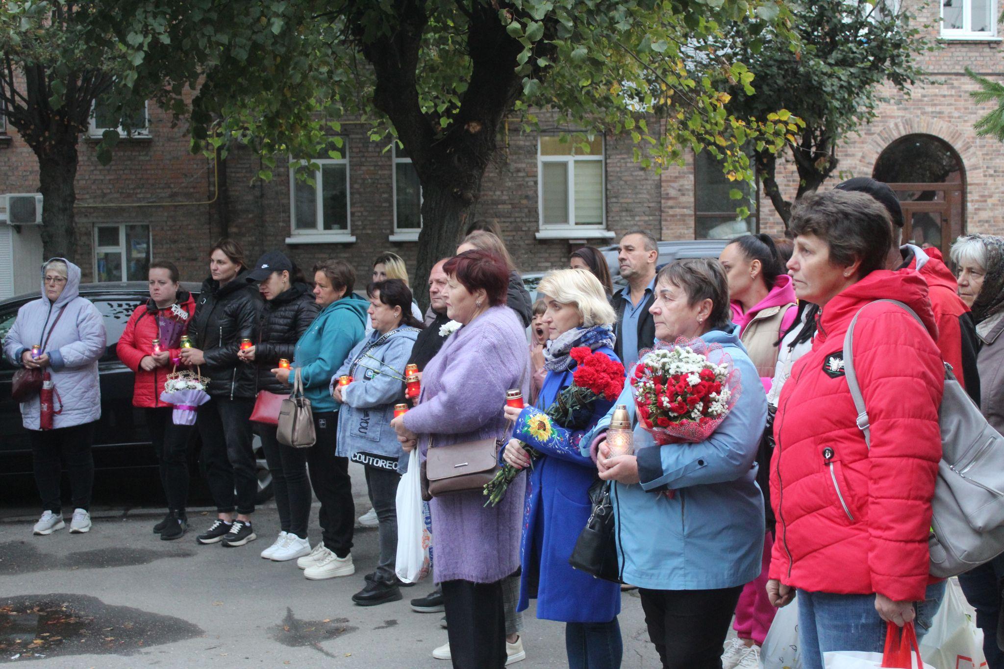 Новини Козятина - фото з Живі, допоки пам’ятаємо. В молитві за загиблими воїнами відспівали 140 імен Героїв