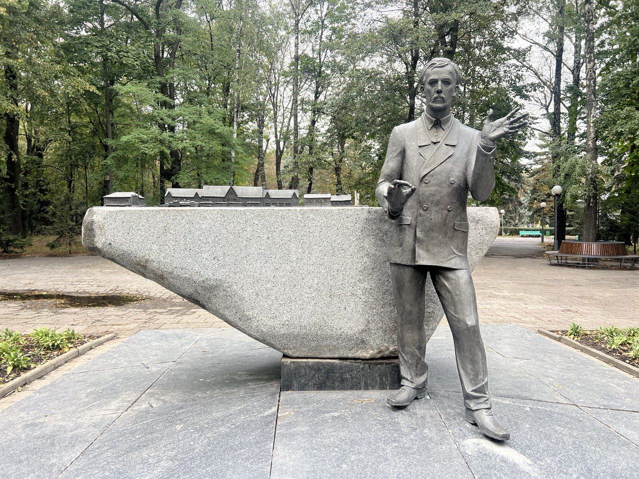 Новини Вінниці - фото з У Вінниці встановили пам’ятник Леонтовичу: скульптуру привезли з прифронтового Покровська