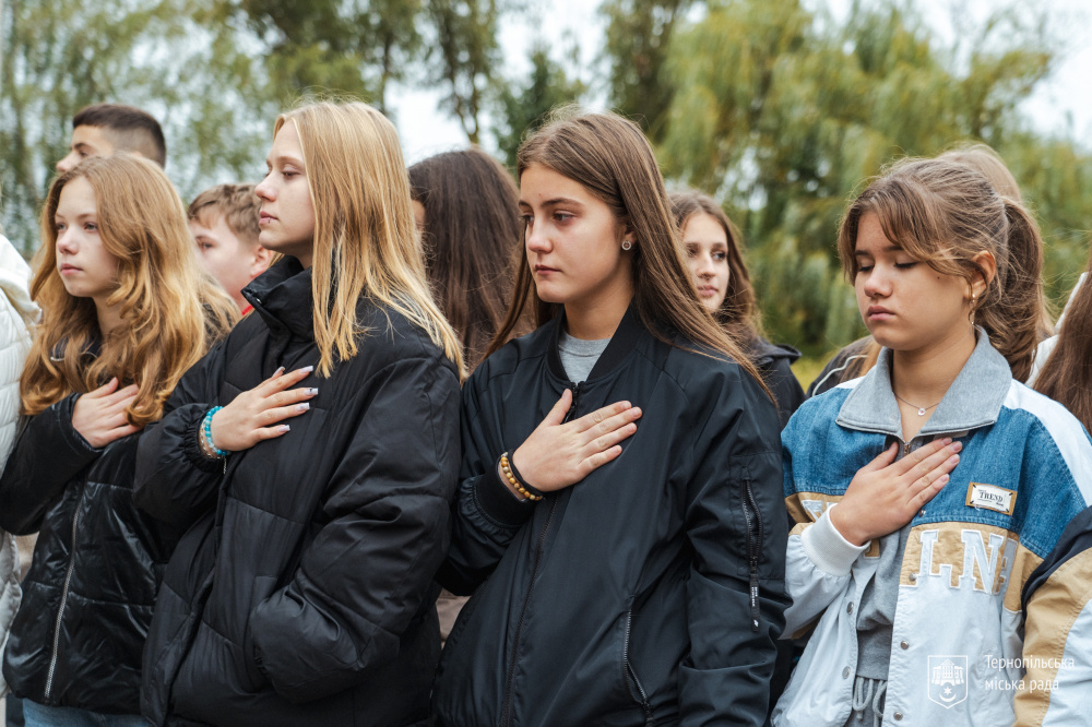 Новини Тернополя - фото з На фасаді тернопільської школи №24 відкрили меморіальну дошку на честь Назарія Шимківа