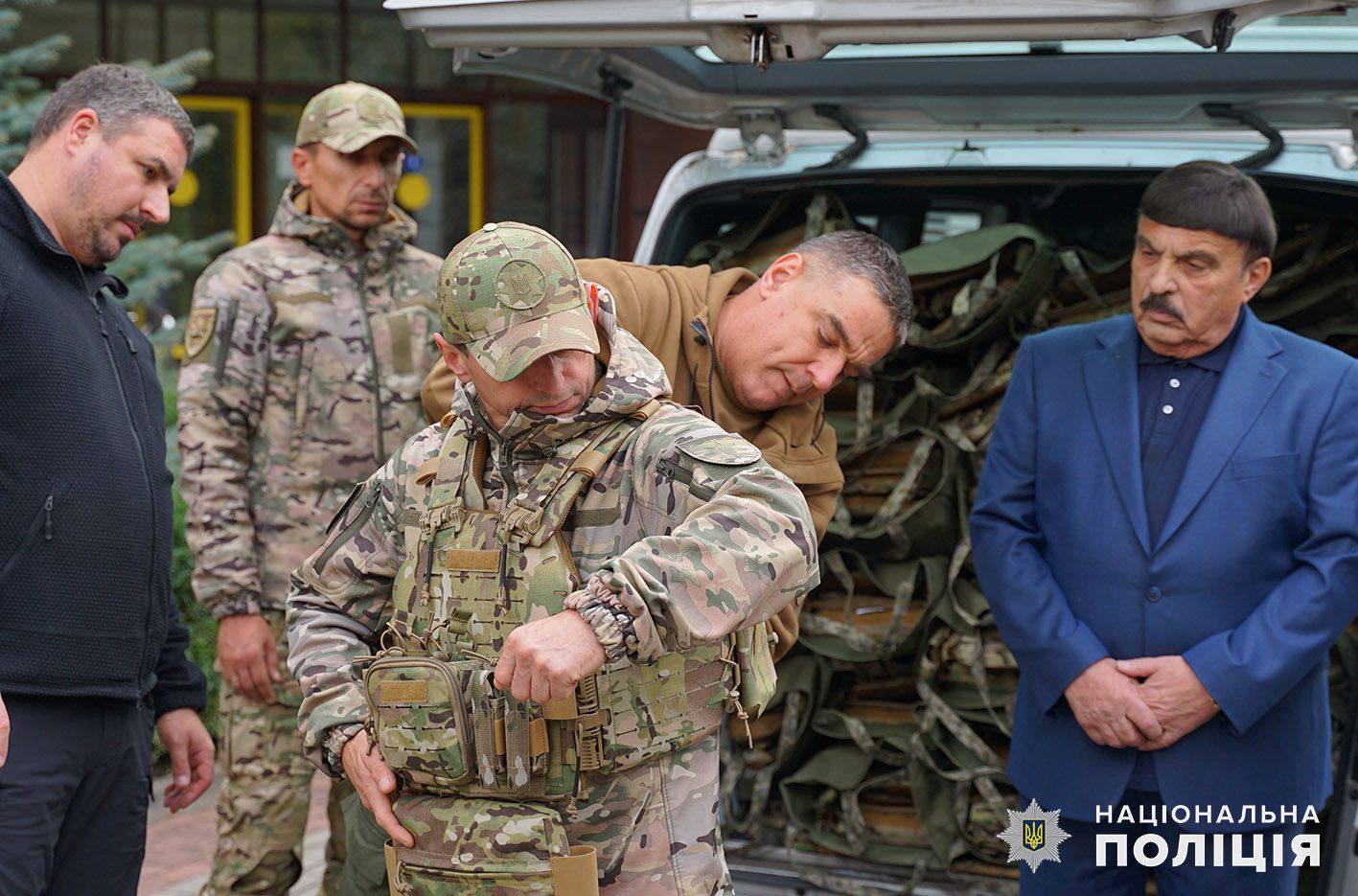 Новини Хмельницького - фото з Хмельницьким спецпризначенцям передали 154 бронежилети 6-го класу захисту