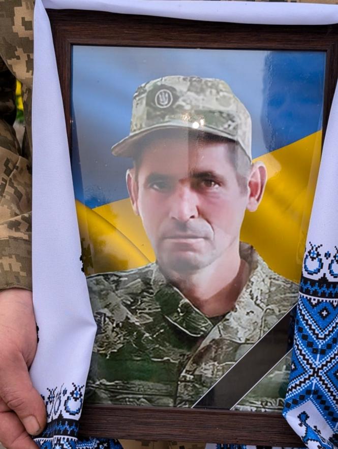Новини Вінниці - фото з У селі Рахнівка поховали солдата, який 10 місяців вважався безвісти зниклим