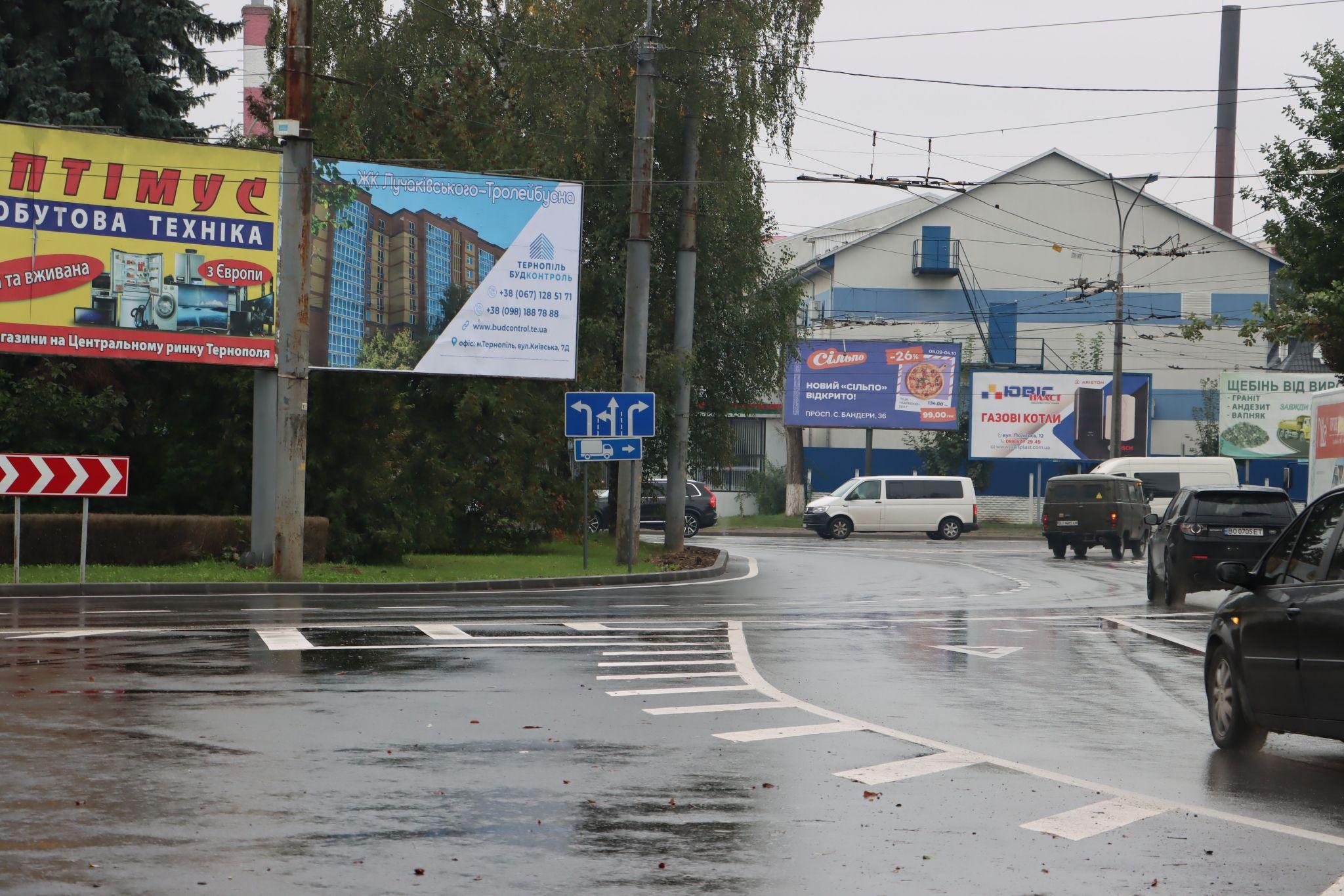 Новини Тернополя - фото з На кільці біля Текстильника нові знаки та розмітка: як тут їхати