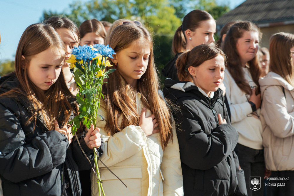 Новини Тернополя - фото з У Тернополі на фасаді школи №7 відкрили меморіальну дошку захиснику Валерію Данилюку
