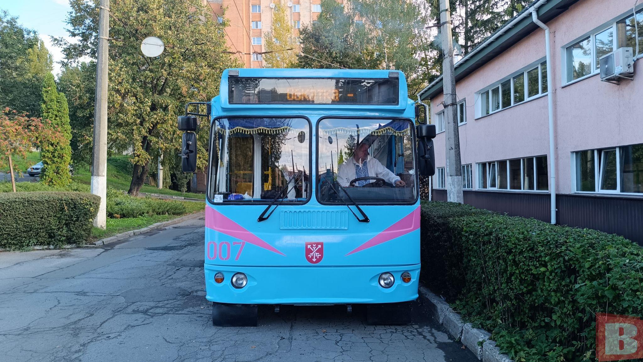 Новини Хмельницького - фото з У Хмельницькому оновили старий тролейбус. Скільки витратили і що зробили (ФОТО, ВІДЕО)