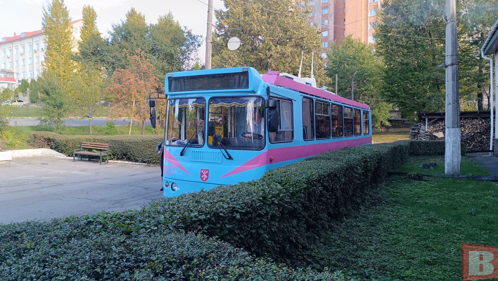 Новини Хмельницького - фото з У Хмельницькому оновили старий тролейбус. Скільки витратили і що зробили (ФОТО, ВІДЕО)