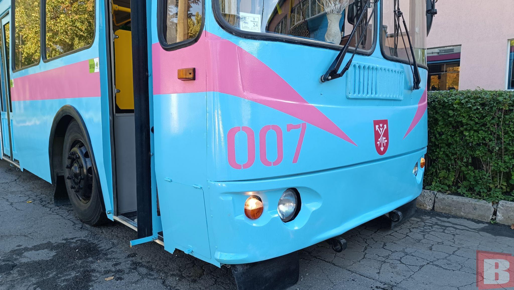 Новини Хмельницького - фото з У Хмельницькому оновили старий тролейбус. Скільки витратили і що зробили (ФОТО, ВІДЕО)