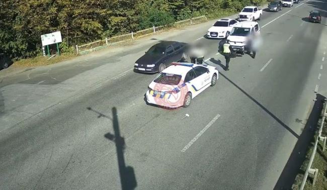 Новини Вінниці - фото з Їхав по зустрічній і протаранив Citroen. Відеокамери зафіксували обставини автопригоди